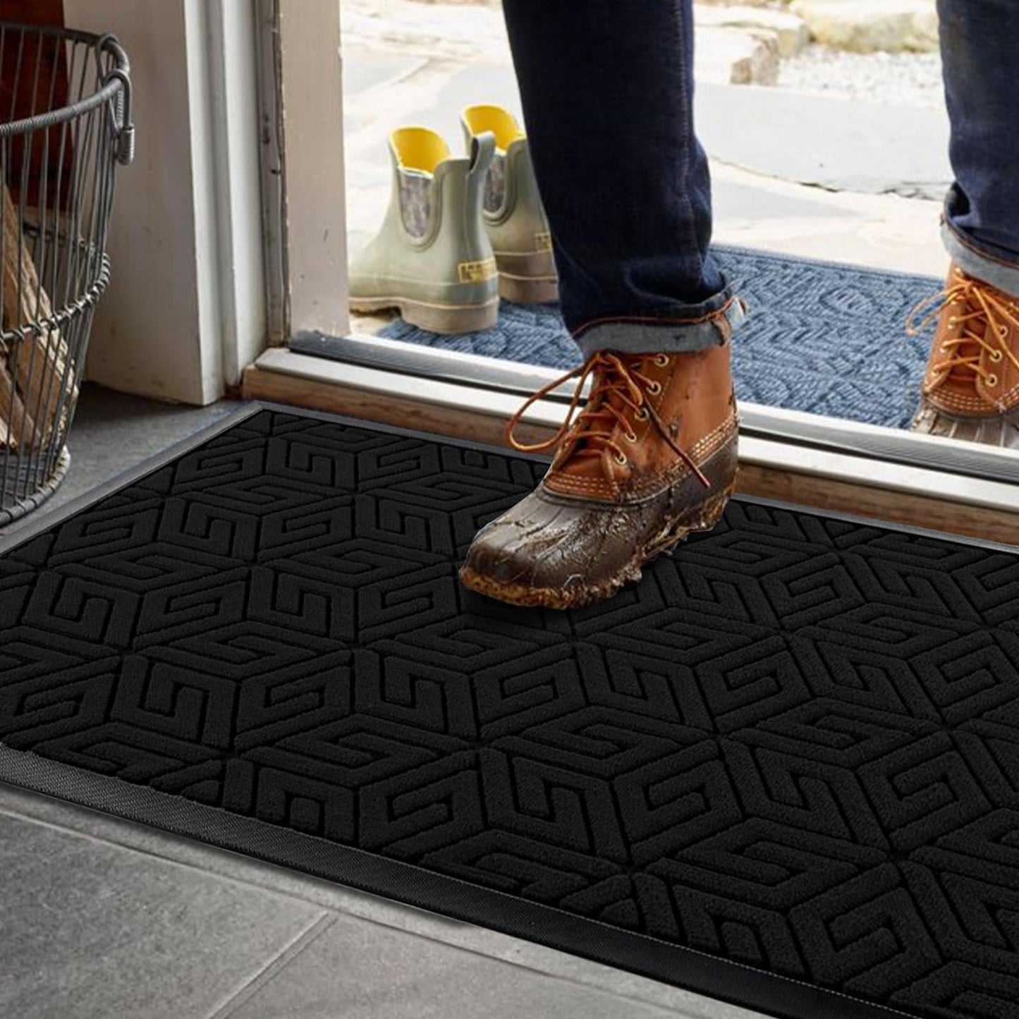 Yimobra Sturdy Front Entrance Door Mat, Heavy Duty Outdoor Indoor Doormat Entryway Floor Mat, Non Slip Rubber Backing, Easy Clean Shoe Scraper, Waterproof, Patio, Lawn, 17x29.5 Inch, Black