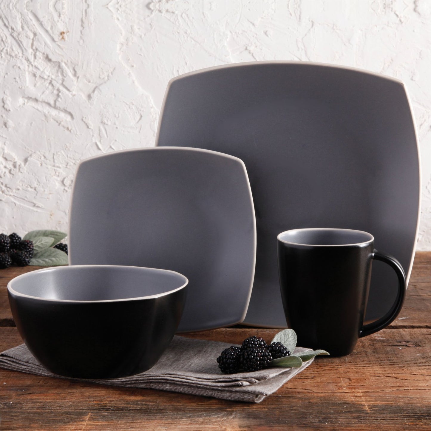 Gibson Soho Lounge Dinnerware Set, Service for 4 (16pcs), Matte Black