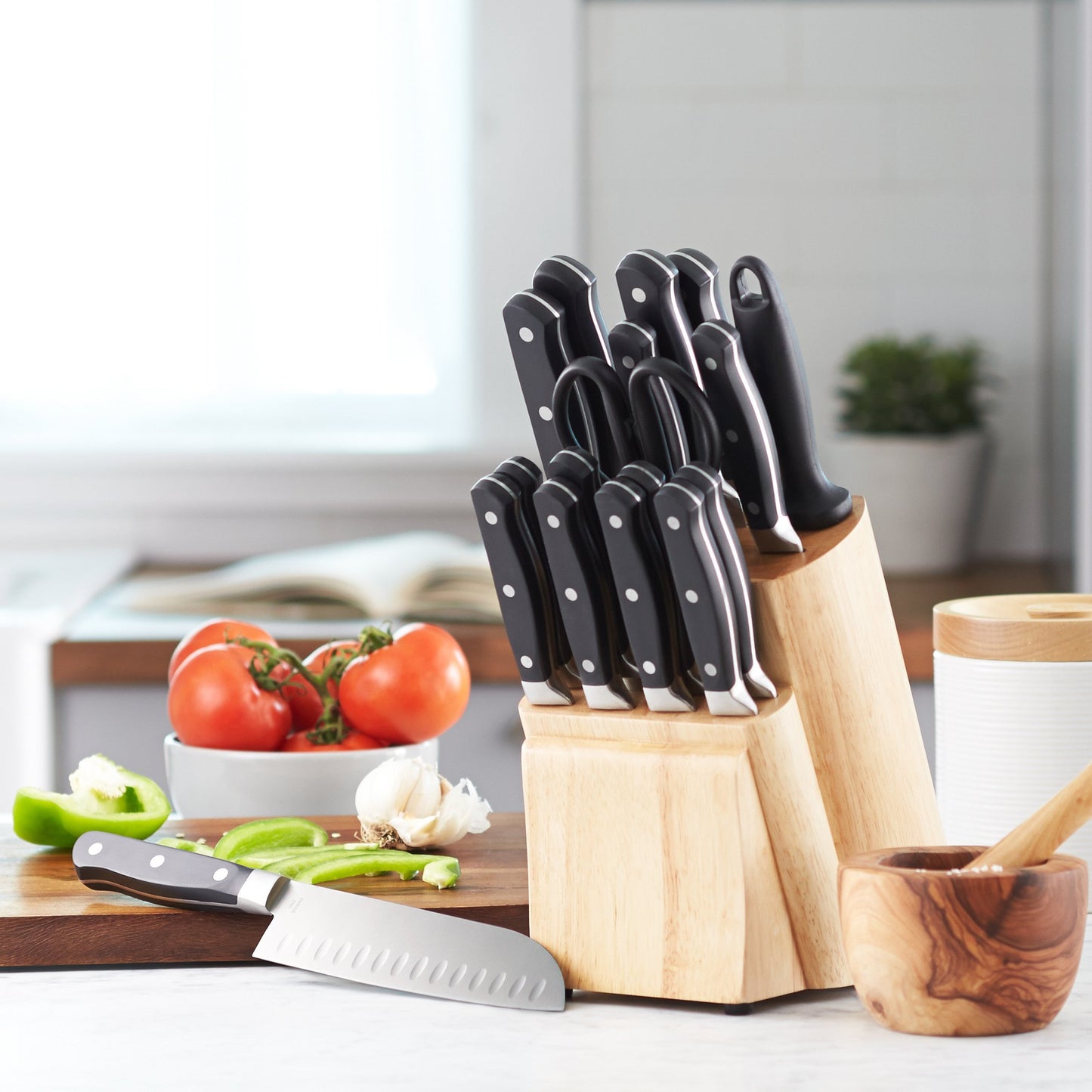 Amazon Basics 14-Piece Kitchen Knife Set with High-Carbon Stainless-Steel Blades and Pine Wood Block, Black