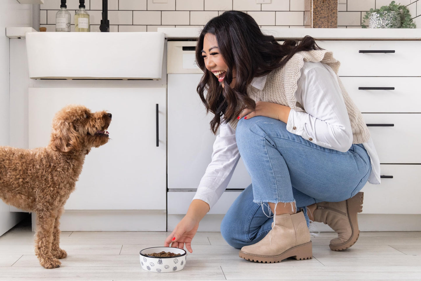 Pearhead Woof Pet Bowl, Dog Water and Food Dish, Pet Owner Dog Accessory, Ceramic, White, Microwave and Dishwasher Safe, Holds 3 Cups, 24 oz